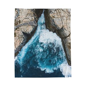 Coastal-Cliff Velveteen Plush Blanket - Scandinavian-Seaside Storm